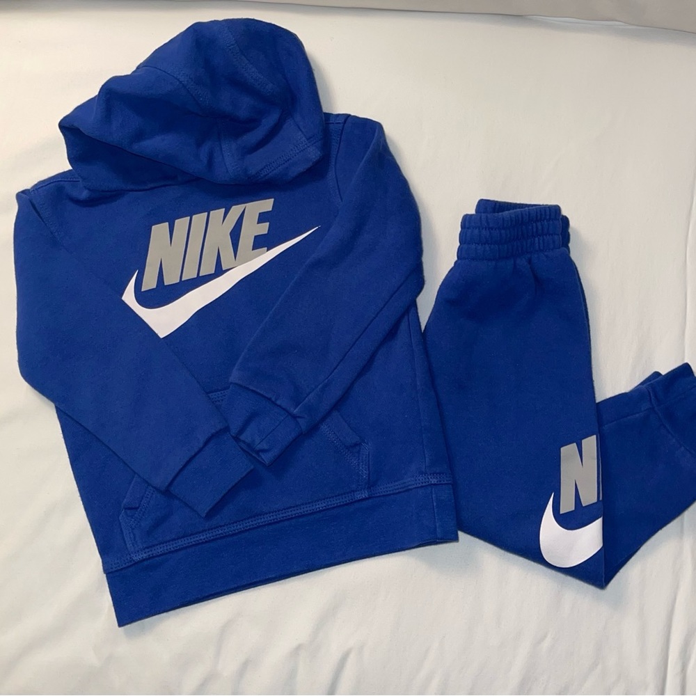 Nike Toddler Boys Club Pullover and Joggers Set
